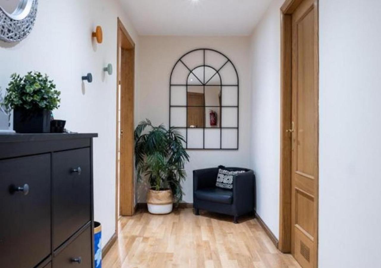 Apartment Centrico Con Wifi Y Parking De Coche Tamano Medio